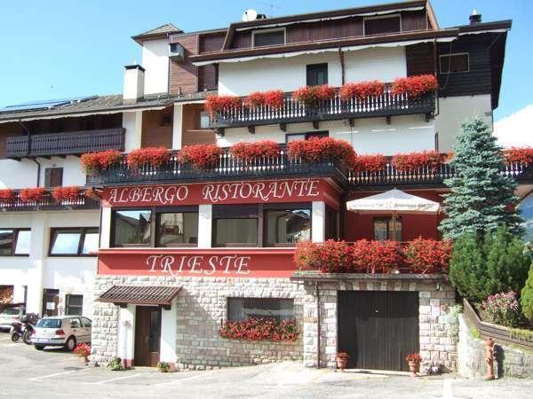 Albergo Trieste Тамбре-д'Альпаґо Екстер'єр фото